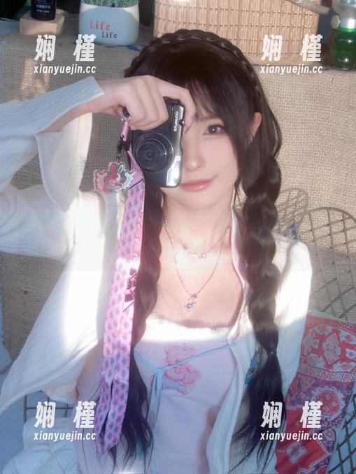 在线呈现清水由乃的粉色写真合集，甜美与柔和的完美结合