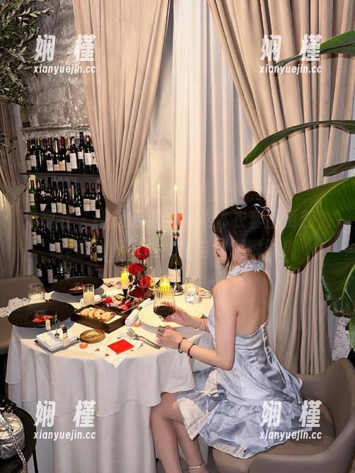爱蜜社 - 格格污巫全新连体衣套图更新，探索她的时尚灵感与创意瞬间！