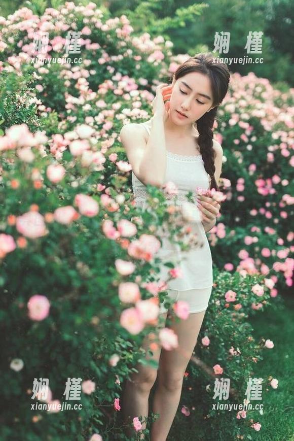 物恋传媒-elise 物恋传媒 - 不容错过!“elise黑色”写真图包,带你领略她独特的黑色风情与艺术之美!