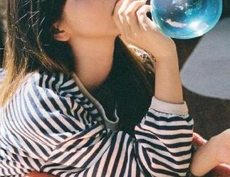 微密圈 - 超现实感受！白龙猫女《红底极光》作品在图库上线