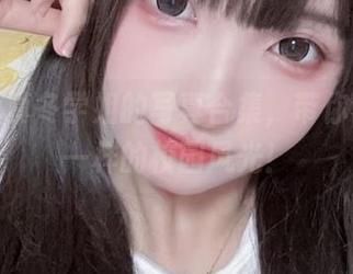 神乐坂真冬学姐的写真合集，带你领略不一样的校园风光！