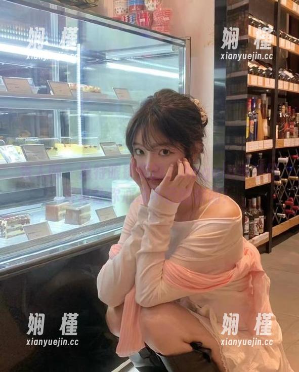 秀人网 - 独特眼镜美图，Angela小热巴写真让你心动不已的瞬间！