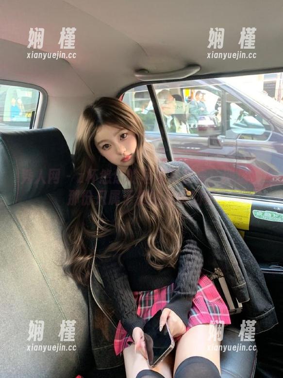 秀人网 - z杯悠悠的居家写真集：网盘里那份只属于你的温暖回忆