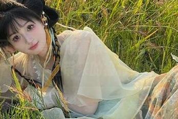 秀人网 - 感受俞漫高跟鞋的风采:独特写真作品带来的福利体验