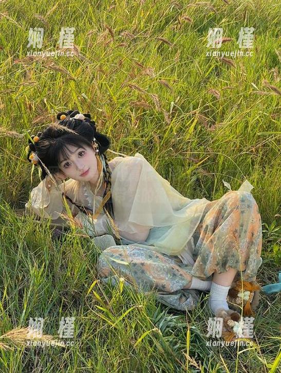 秀人网 - 感受俞漫高跟鞋的风采：独特写真作品带来的福利体验