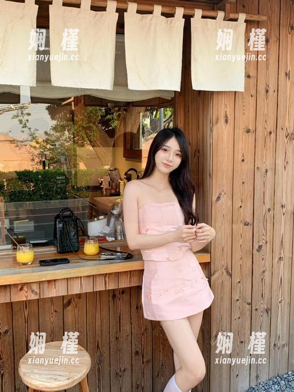 秀人网 - 校园写真：刘婷婷高清展现青春活力与自然美的完美结合