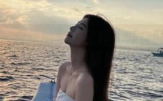 秀人网 - 白裙的梦幻旅程：叶佳颐作品集带来无与伦比的摄影资源体验
