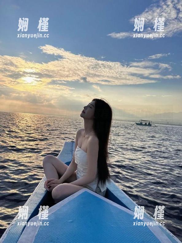 秀人网 - 白裙的梦幻旅程：叶佳颐作品集带来无与伦比的摄影资源体验