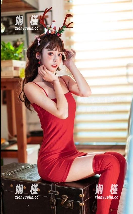 秀人网 - 收获灵感！吴小小油亮图包分享，体验她镜头下的独特人生视角。