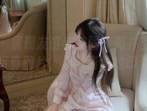 秀人网 - 展现友谊与美丽:周井空的双人写真图片,见证青春的印记