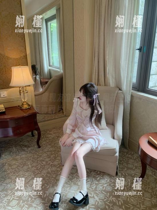 秀人网 - 展现友谊与美丽：周井空的双人写真图片，见证青春的印记
