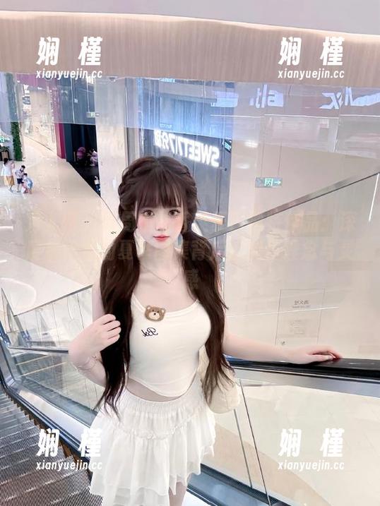 秀人网-周周不吃香菜 秀人网 - 周周不吃香菜夏日独特作品:深度解读她的夏季图集背后的创作理念与灵感