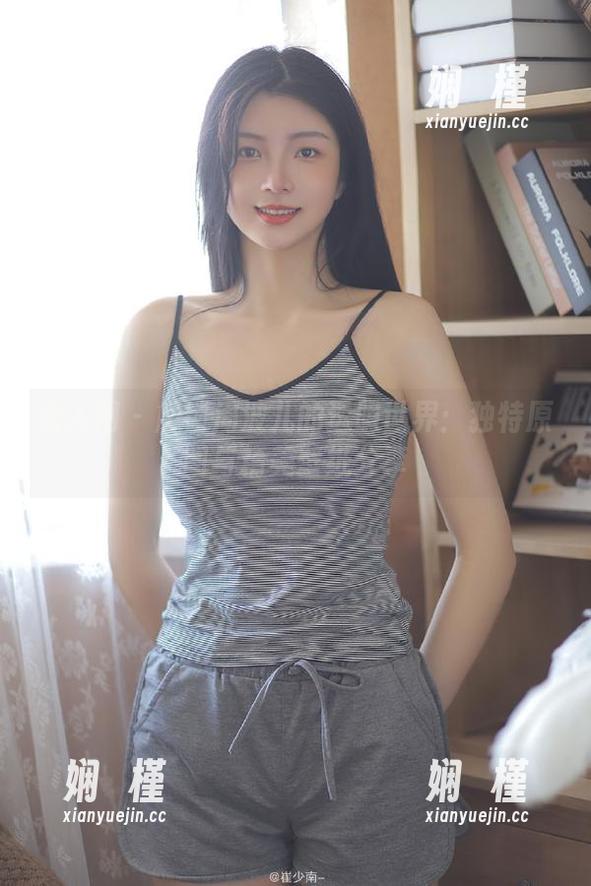 秀人网 - 解锁周波儿的透明世界：独特原图与精美壁纸分享