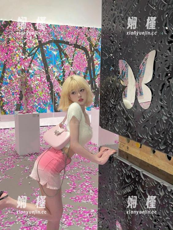 秀人网 - 探寻唐宁宁的艺术边界：完整秘书作品全集惊艳发布