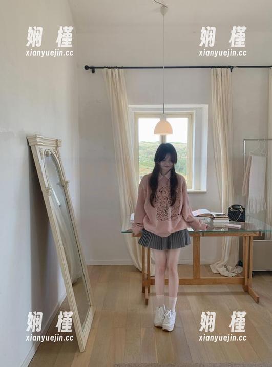 秀人网 - 最新夏甜甜眼镜图包，带你领略不一样的甜美魅力！