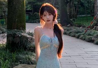 秀人网 - 从诱惑到优雅:外科TEL网袜写真作品合集中的每一张照片都有故事!