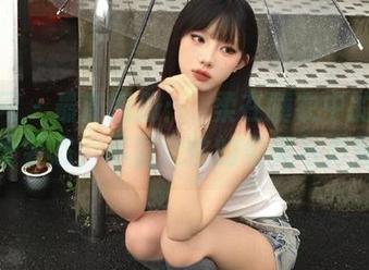 秀人网 - 最新图册:媃柔在睡衣中的每一个姿态,尽显女性的柔美与力量