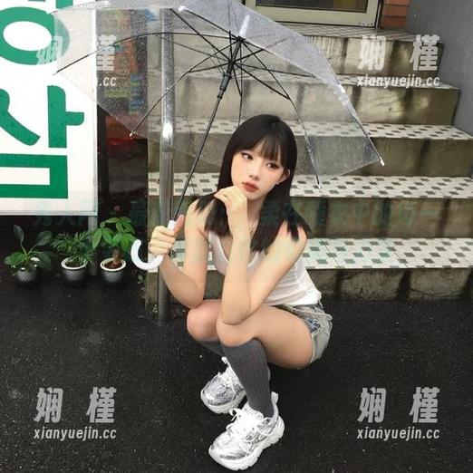 秀人网 - 最新图册：媃柔在睡衣中的每一个姿态，尽显女性的柔美与力量