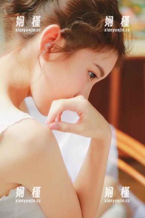秀人网 - 安然Maleah裸足写真：高清原图展现女性的柔美与力量的完美结合