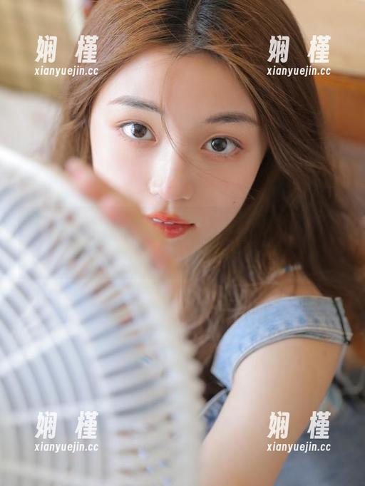 秀人网-安然maleah 秀人网 - 安然maleah,黑丝写真中的无圣光艺术,触动心弦的瞬间