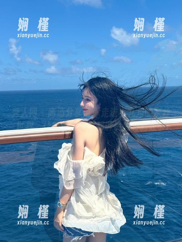 秀人网 - 高清分享带你走进小九月的灰丝世界，让每一张照片都诉说美丽的故事