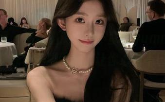 秀人网 - 福利满满:“小蛮妖yummy”及其惊艳美脚图集,让你心动不已!
