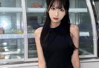 秀人网 - 捕捉晚苏susu少女的瞬间：随她一起欣赏那些令人心动的美图与照片