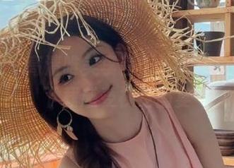 秀人网 - 高清唯美李昔雨泳池写真，免费下载感受视觉盛宴