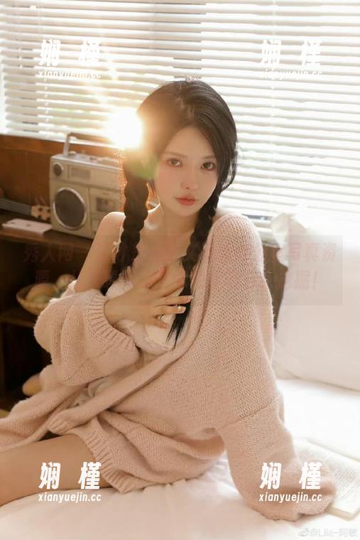 秀人网 - 这才是林文文最新办公室写真资源，从未曝光的艺术角度等你来挖掘！