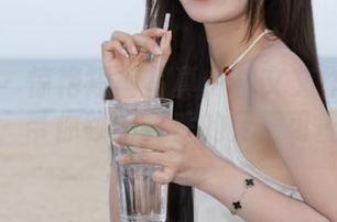 秀人网 - 惊艳短裤写真：林文文作品下载，带你领略夏季的无限可能
