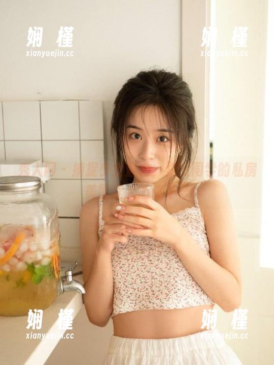 秀人网 - 捕捉少女魅力，梦然同学的私房美图让人心动不已