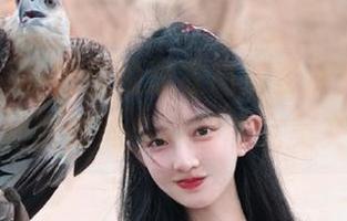 秀人网 - 模特悦悦泳衣高清资源精选，带你领略时尚与自然的完美交融