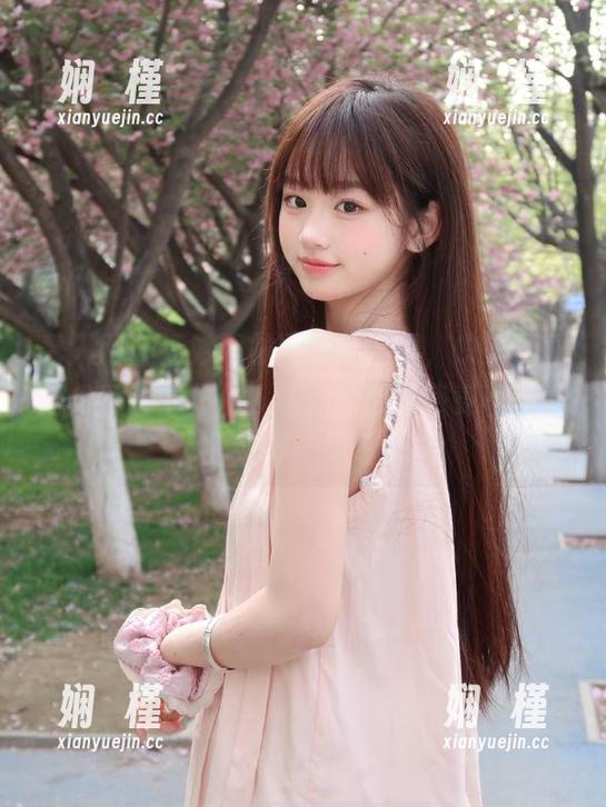 秀人网 - 清妙网袜图包新上线，快来下载这份精彩的作品，让你的心灵感受不一样的纯粹与美好！