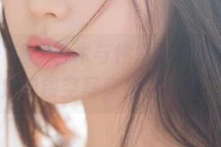 秀人网 - 追求艺术与性感的完美平衡，甜妮的定制镂空写真是你的不二之选
