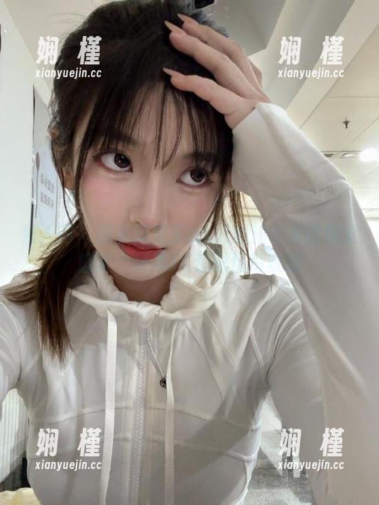 秀人网 - 感受糯美子mini私拍带来的视觉盛宴，精美JK套图值得收藏