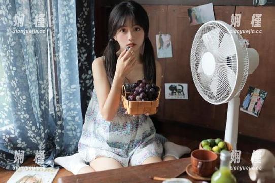 秀人网 - 陈小喵推出定制写真作品，感受裤里丝的时尚与性感
