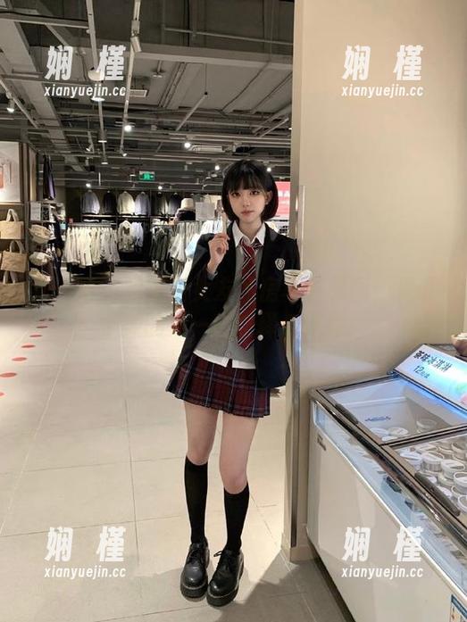 秀人网 - 黄歆苑女友私房写真原图：见证了美的另一种诠释与深度！