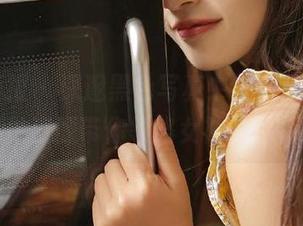 糖果画报 - 深邃黑色写真中的芊慧baby：私拍资源带你领略女神的独特风采