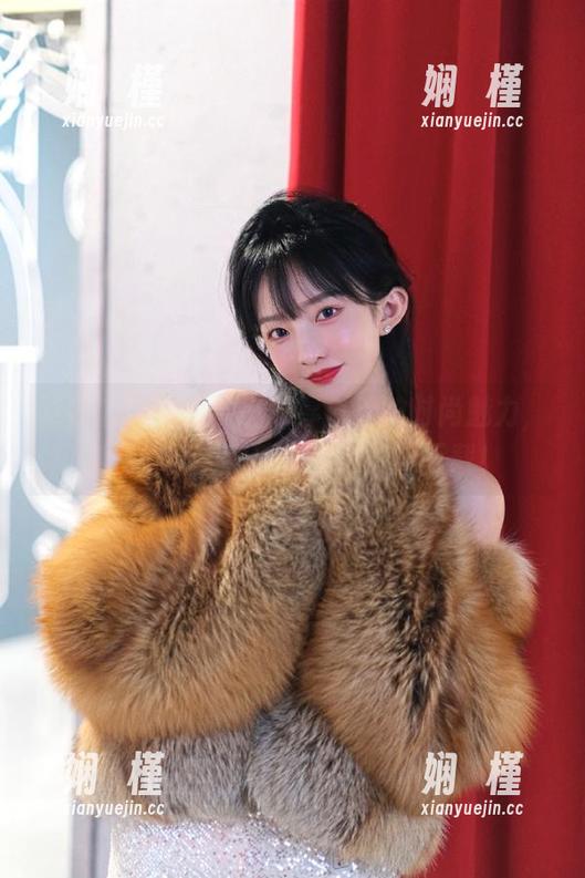 紧急企划 - 感受小恩厚白丝的时尚魅力，免费写真内容等你来浏览与下载！