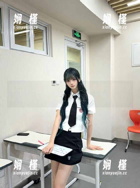 微密圈 - 震撼上线：紫色哒豚豚礼服写真，免费下载高清图片，绝对不容错过！