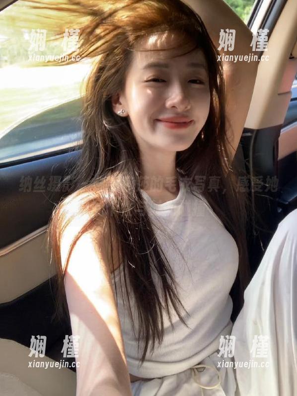 纳丝摄影 - 分享莎莎的毛衣写真，感受她的个性与时尚碰撞
