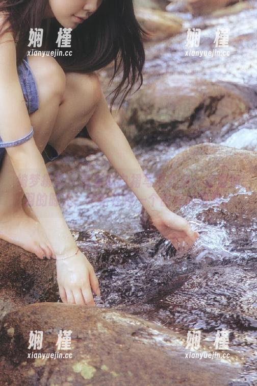 绮梦摄影 - 章章的白裙写真作品：轻盈如羽的时光，定格在每一个甜美的瞬间。