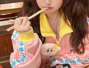 演绎温柔与力量：“脱尾巴Mizuki”的私房写真与COS风情