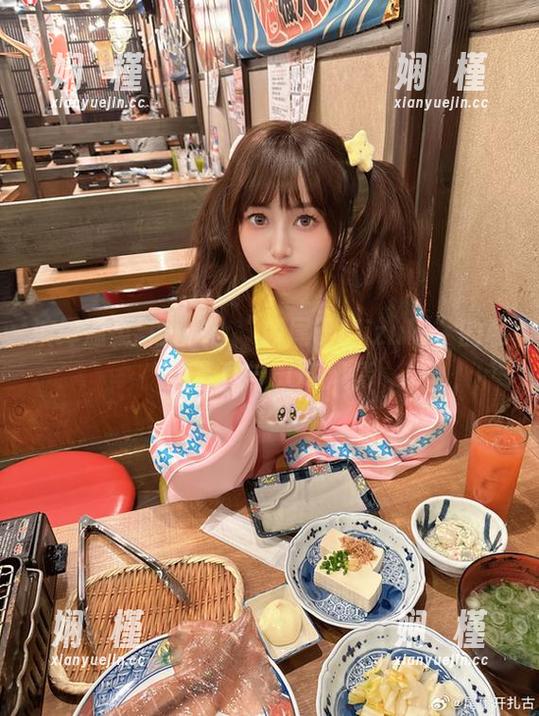 演绎温柔与力量：“脱尾巴Mizuki”的私房写真与COS风情