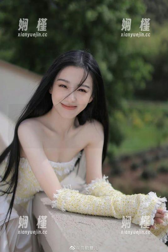 花漾show - 想看思淇Sukiiii黑丝写真吗？在线图片让你一秒沉醉，快来围观这位时尚女神！