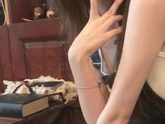 微密圈 - 美腿无极限，葛征的写真集分享让你心动不已，想要一探究竟！
