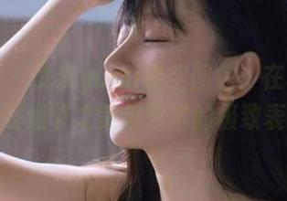 蜜桃社 - 优米yumi镂空图包：在写真中感受细节之美与艺术的极致表达
