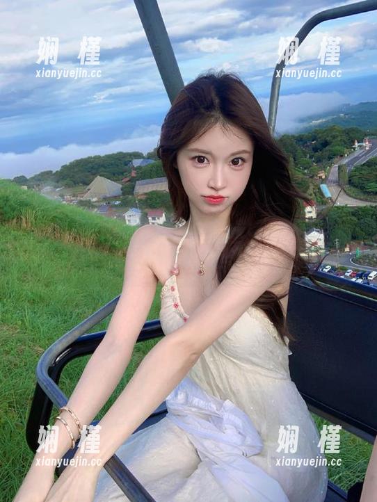 蜜桃社 - 快来下载冰露的丝袜作品集，感受每一帧背后的故事与情感流露！