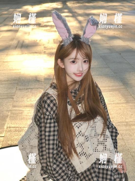 蜜桃社 - 探秘杏子的办公室：高清写真集中展现日常工作的独特魅力