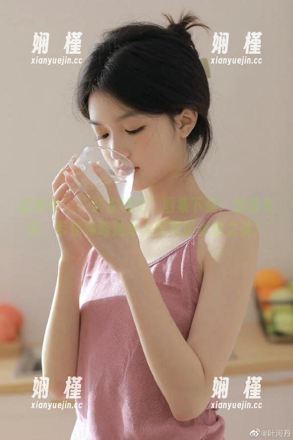 蜜桃社-结衣 蜜桃社 - “结衣裸足”图集下载:重磅来袭,带你领略她令人惊艳的优雅之美!